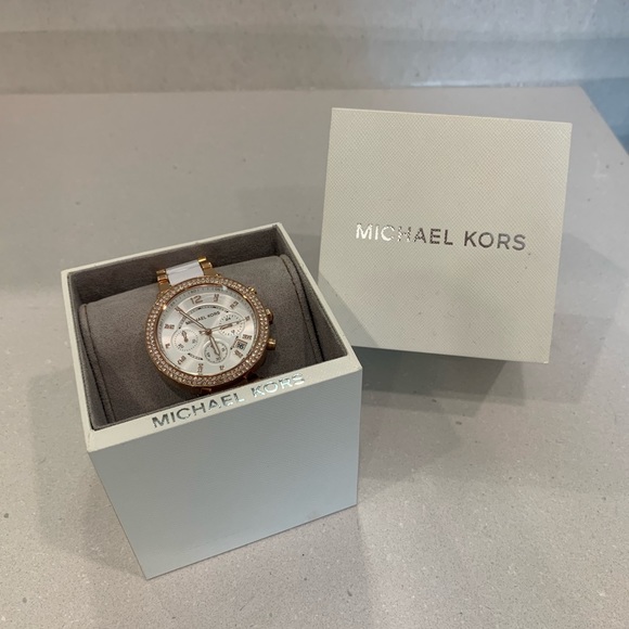 Michael Kors Rose Gold Chronograph Glitz Watch - Picture 2 of 7